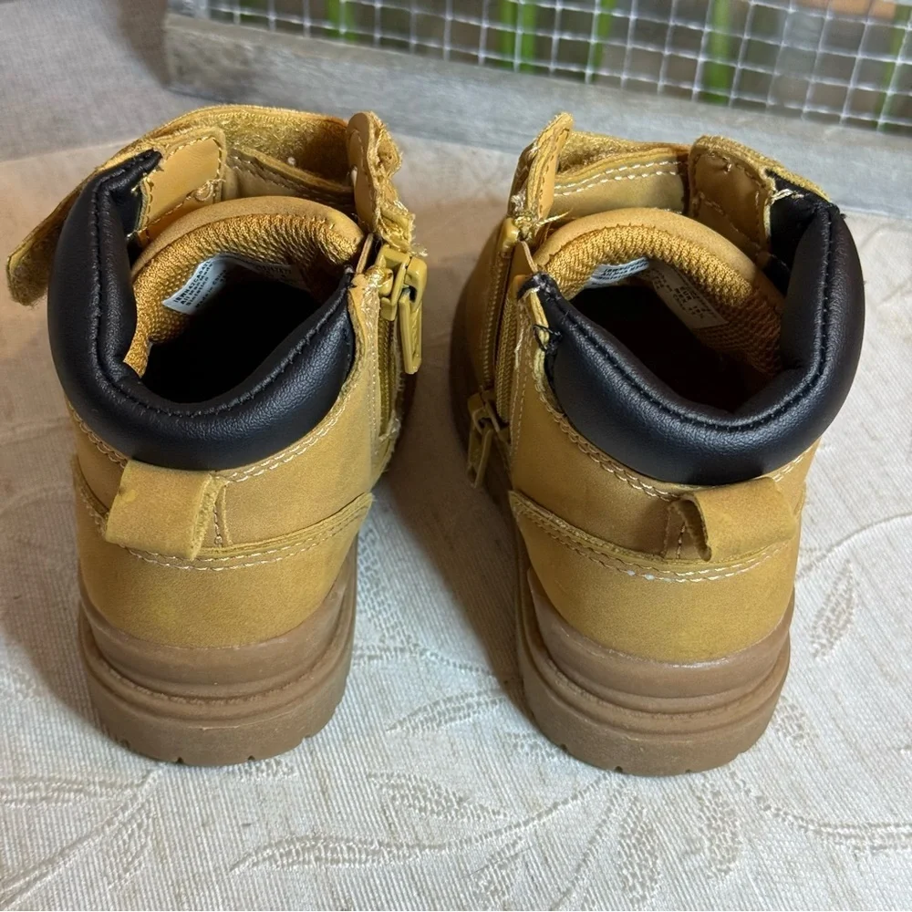 Wonder Nation Size 4 Baby‎ / Toddler Boots. Tan with Side Zipper.